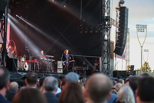 simply red | Chelmsford City Racecourse